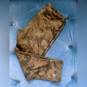 Lululemon camouflage capris